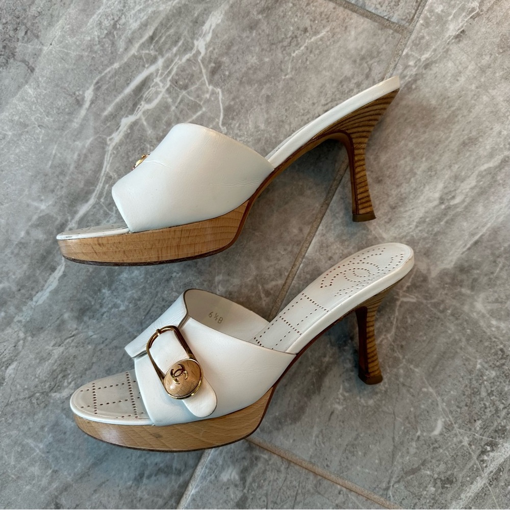 Vintage Chanel White & Gold Leather Platform Mules Sandals Sz 36.5 - Picture 5 of 10